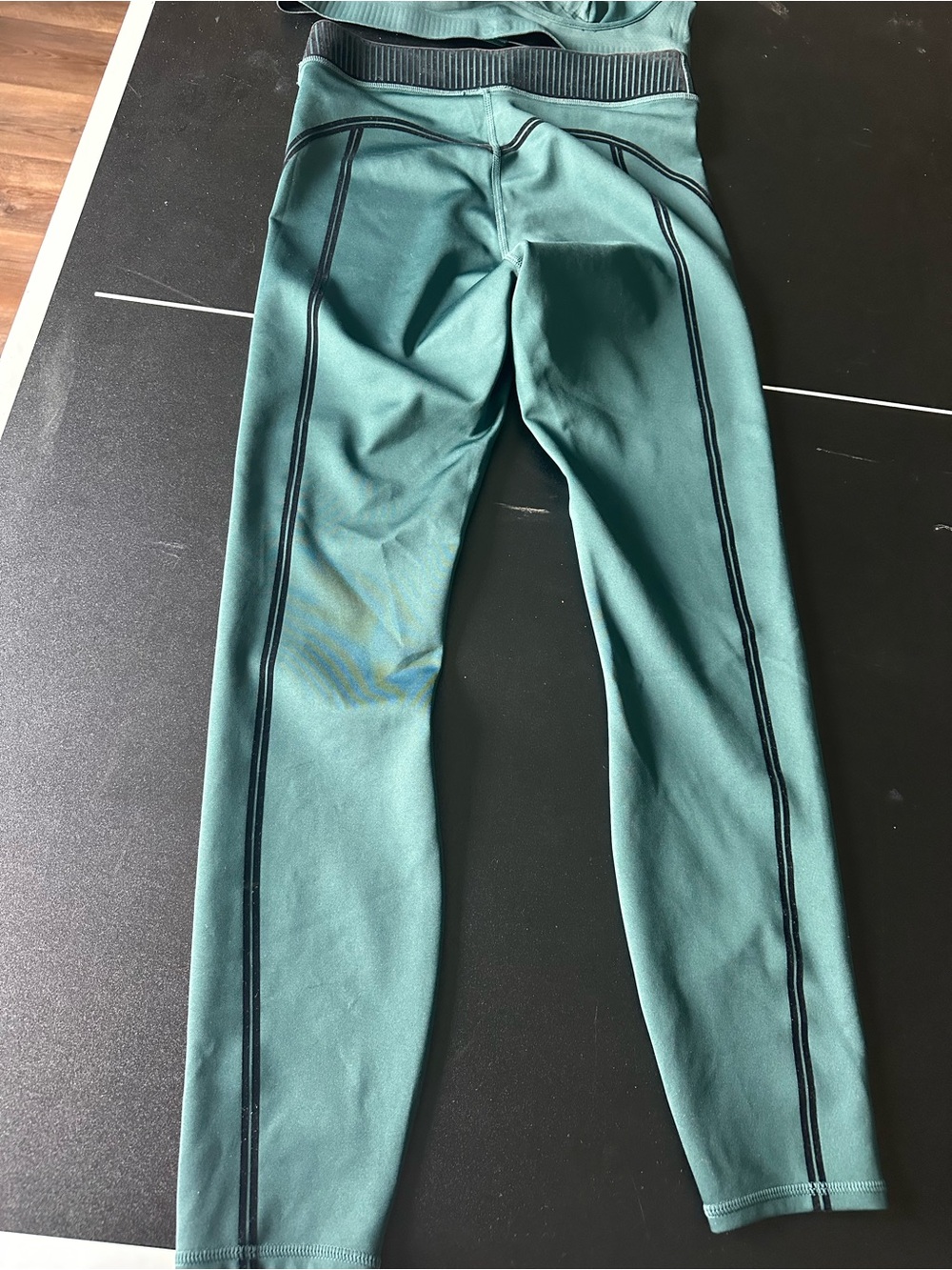 Alo Yoga Set: Line Up 7/8 Legging & Line Up Bra in Winter Ivy - Med - Picture 10 of 11